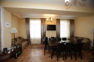 Отели типа «постель и завтрак» Mia B&B Tbilisi Тбилиси Трехместный номер Делюкс-6